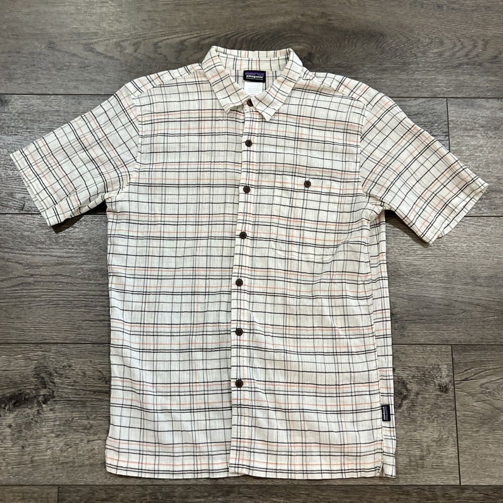 PATAGONIA Puckerware Seersucker Back Step Striped Button Down Camp Shirt Medium